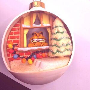 1978 Enesco Garfield "Watching At The Window" Christmas Ornament With Stand – Fe